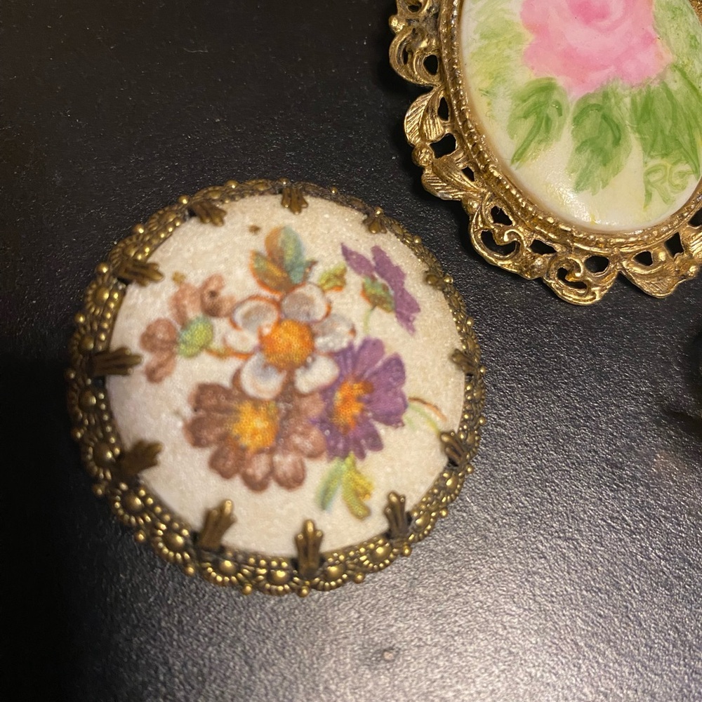 Vintage Gold Floral Brooch Set - Picture 4 of 8